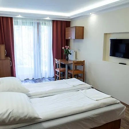 Bl.apartmanhaz Ii. شقة