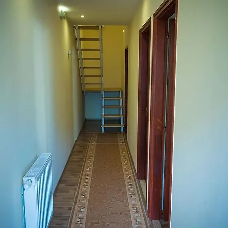 Bl.apartmanhaz Ii. شقة