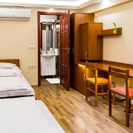 Bl.apartmanhaz Ii. شقة